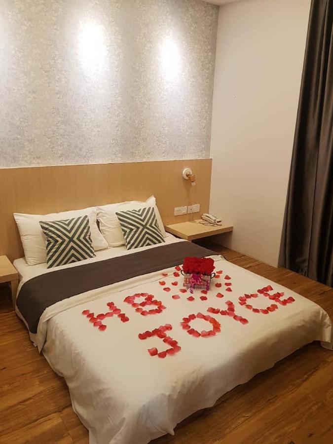 The Tree Hotel Muar Exterior photo